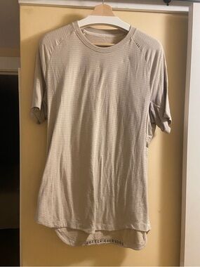 Lululemon Light Beige Short Sleeve Active Wear Tee